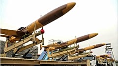 صورة منشورة قدمها مكتب الجيش الإيراني في 10 ديسمبر 2023، تظهر طائرات بدون طيار إيرانية الصنع من طراز كرار معروضة خلال حفل تنصيب في طهران.