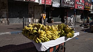 متاجر مغلقة في وسط مدينة رام الله الفلسطينية