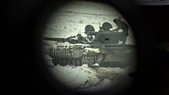 Ein ukrainischer Panzer ist durch ein Fernglas während einer militärischen Ausbildung in der Ukraine am Mittwoch, 6\. Dezember 2023, zu sehen.