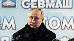 Путин приехал поднимать флаги на атомных подлодках "Красноярск" и "Император Александр III".