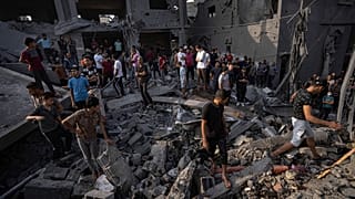 آثار القصف على مخيم المغازي