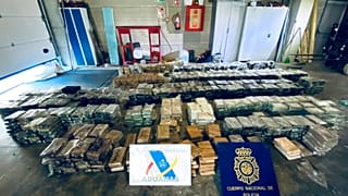 La imagen de mayo de 2021, facilitada por el Departamento de Justicia de Estados Unidos, muestra cocaína que había sido transportada en piñas huecas desde Costa Rica a España.
