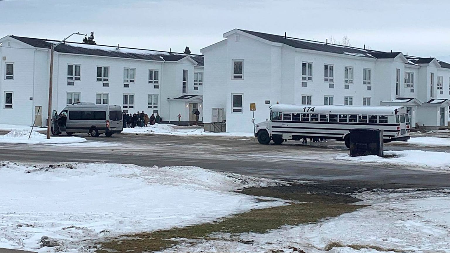 Nathan Johnson tarafından sağlanan bu görüntü, Delta Havayolları uçağındaki yolcuların konaklamak zorunda kaldığı Kanada'nın Goose Bay kentindeki askeri barakaları gösteriyor.