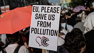Citizens rally in favour of a low-emission zone policy and against the new city council in Madrid, Spain, 29 June 2019. 