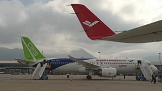 طائرة الركاب الجديدة المصنوعة محلياً في الصين.