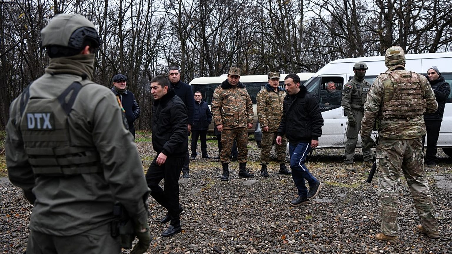 Ermeni askerleri, Uluslararası Kızılhaç Komitesi'nin sağlık durumlarını inceleyip olumlu sonuç vermesinin ardından Ermenistan'a teslim edildi