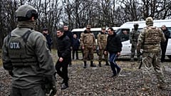 Ermeni askerleri, Uluslararası Kızılhaç Komitesi'nin sağlık durumlarını inceleyip olumlu sonuç vermesinin ardından Ermenistan'a teslim edildi