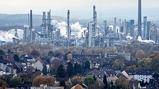 A BP oil refinery in Gelsenkirchen, Germany, EU policy is to gradually replace petroleum with low-carbon transport fuels, but doubts remain over the alternatives.