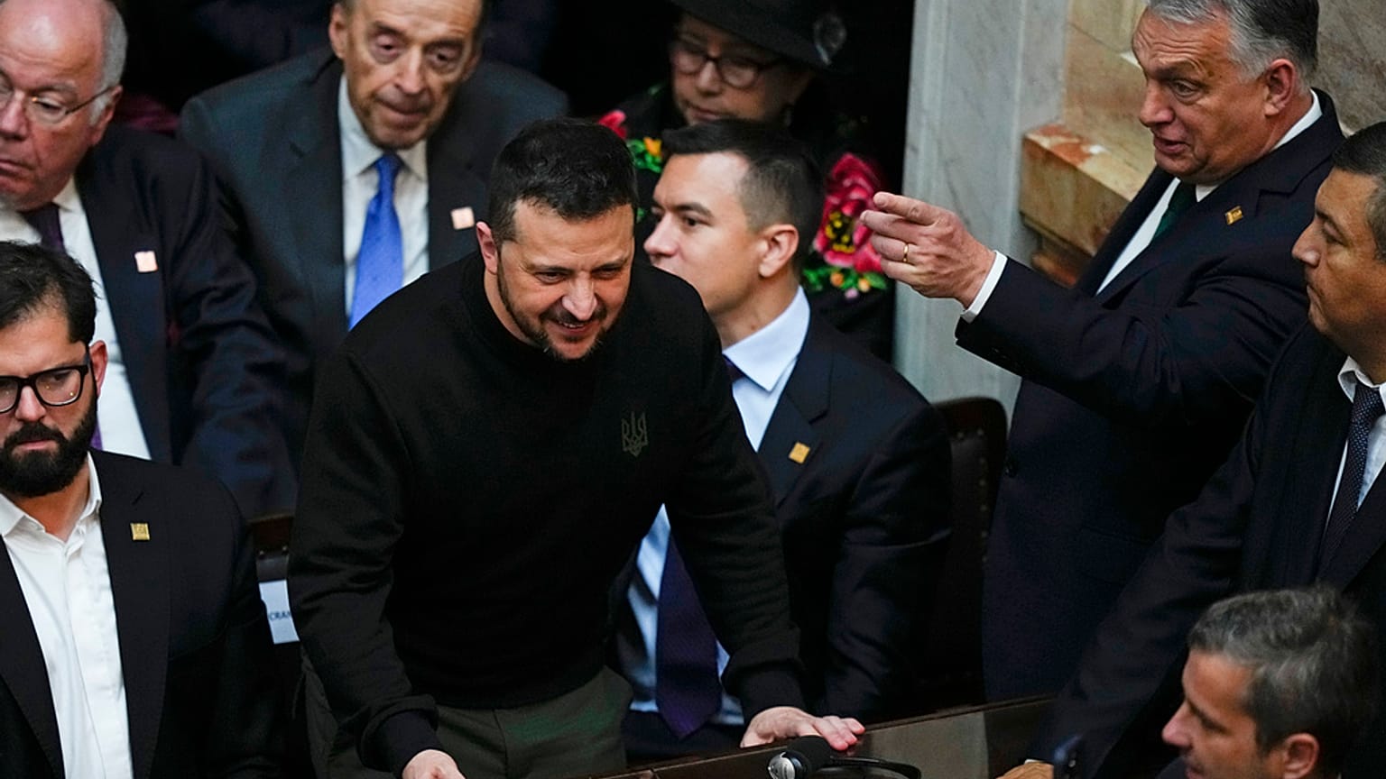 Imagen del presidente ucraniano, Volodímir Zelenski, y Viktor Orbán en Argentina