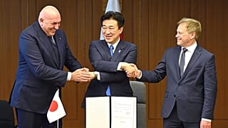 Imagen de los ministros de Defensa de Italia, Japón y el Reino Unido.