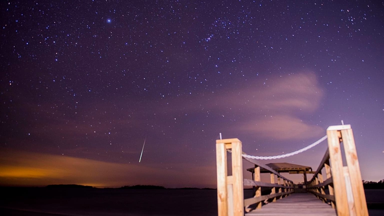 Geminid, 3200 Phaethon adlı sönük bir kuyruklu yıldızın, güneş etrafındaki yörüngesinde dönerken arkasında bıraktığı kaya parçaları sonucunda oluşuyor.