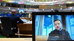 Volodímir Zelenski durante su participación al encuento, vía videoconferencia.
