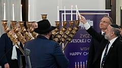 Miembros del Parlamento, el presidente Andrzej Duda y la comunidad judía polaca se reúnen en una ceremonia judía en el Parlamento, el 14 de diciembre de 2023.