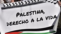لافتة لمناصرة فلسطين في الإكوادور