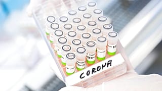 اختبارات تفاعل البوليميراز المتسلسل (PCR) المُعدّة لفيروس كورونا في هانوفر، ألمانيا، الأربعاء 5 يناير/كانون الثاني 2022. 