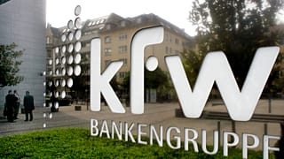 -شعار بنك KfW الألماني، فرانكفورت، ألمانيا.