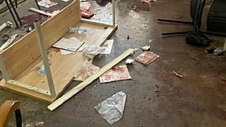Η αίθουσα του δημοτικού συμβουλίου μετά την επίθεση