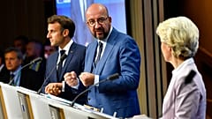 Macron, Michel és Ursula von der Leyen