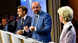 Macron, Michel és Ursula von der Leyen