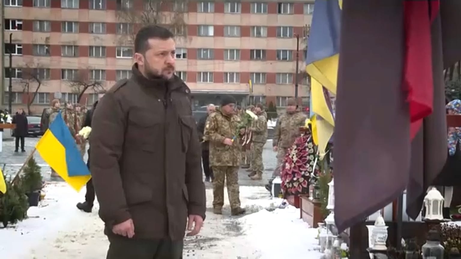 Владимир Зеленский на мемориальном кладбище во Львове