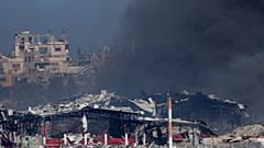 Rauch steigt nach einem israelischen Bombardement im Gazastreifen auf, vom Süden Israels aus gesehen, Samstag, 16. Dezember 2023