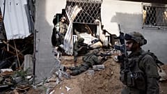 Israelische Soldaten bei einer Bodenoperation im Stadtteil Shijaiyah in Gaza-Stadt,  8. Dezember 2023,