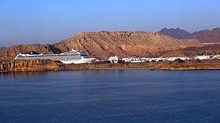 سفينة راسية في شرم الشيخ جنوب سيناء 