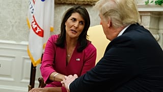 Donald Trump az Ovális Irodában fogadta Nikki Haley-t, az Egyesült Államok távozó ENSZ-nagykövetét, 2018 októberében