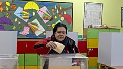 صربيا تجري انتخابات برلمانية ومحلية 