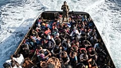 barcone con migranti