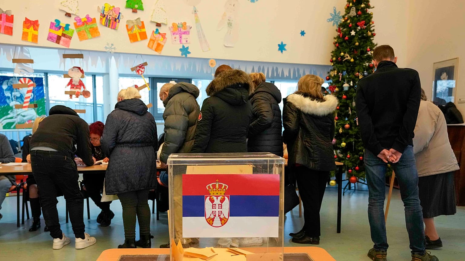 Избирательный участок в Сербии