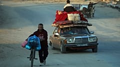 فلسطينيون.. نزوح متواصل
