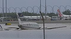 Cette image tirée d'une vidéo, montre des avions partiellement submergés à l'aéroport de Cairns, en Australie, lundi 18 décembre 2023.