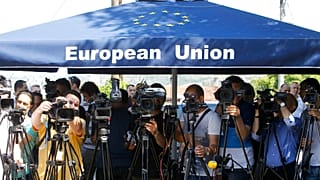 Uniós országok tévéstábjai Szkopjéban, 2015-ben