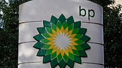 BP'nin logosu 1 Kasım 2022 tarihinde Londra'daki bir benzin istasyonunda görülüyor.