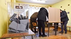 Nemzetközi megfigyelők szerint a választókat buszoztatták 