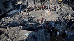 Последствия удара израильской армии по лагерю Нусейрат в секторе Газа 18 декабря