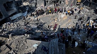 Последствия удара израильской армии по лагерю Нусейрат в секторе Газа 18 декабря