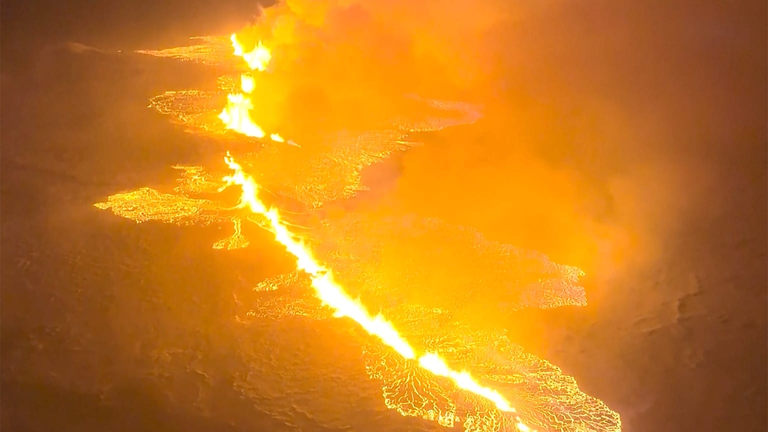 Vista aérea del magma del volcán de Grindavík
