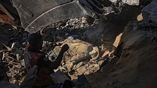 البحث عن الناجين تحت الأنقاض