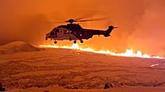 La erupción de fondo, en Grindavik, Islandia, el lunes 18 de diciembre de 2023.