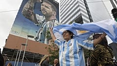 أرجنتيون يحتفلون بالذكرى الأولى لفوز منتخب بلادهم في كأس العالم