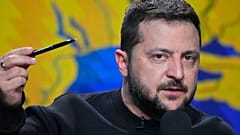 Der ukrainische Präsident Wolodymyr Selenskyj spricht während seiner Jahresend-Pressekonferenz in Kiew, Ukraine am Dienstag, den 19. Dezember 2023.