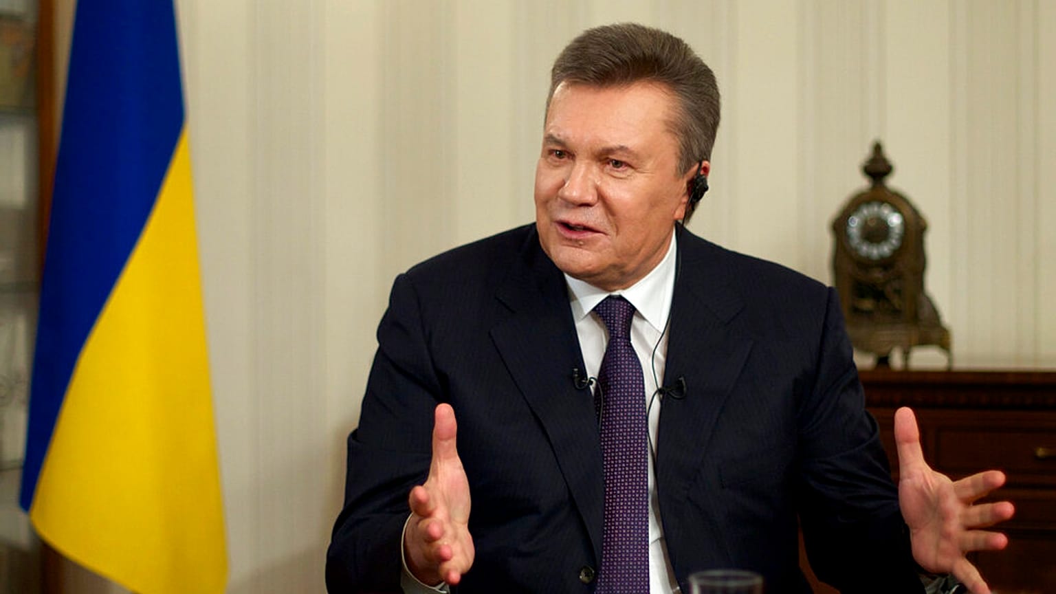 Viktor Yanukovych depois de ter sido destituído do cargo de presidente da Ucrânia em 2014