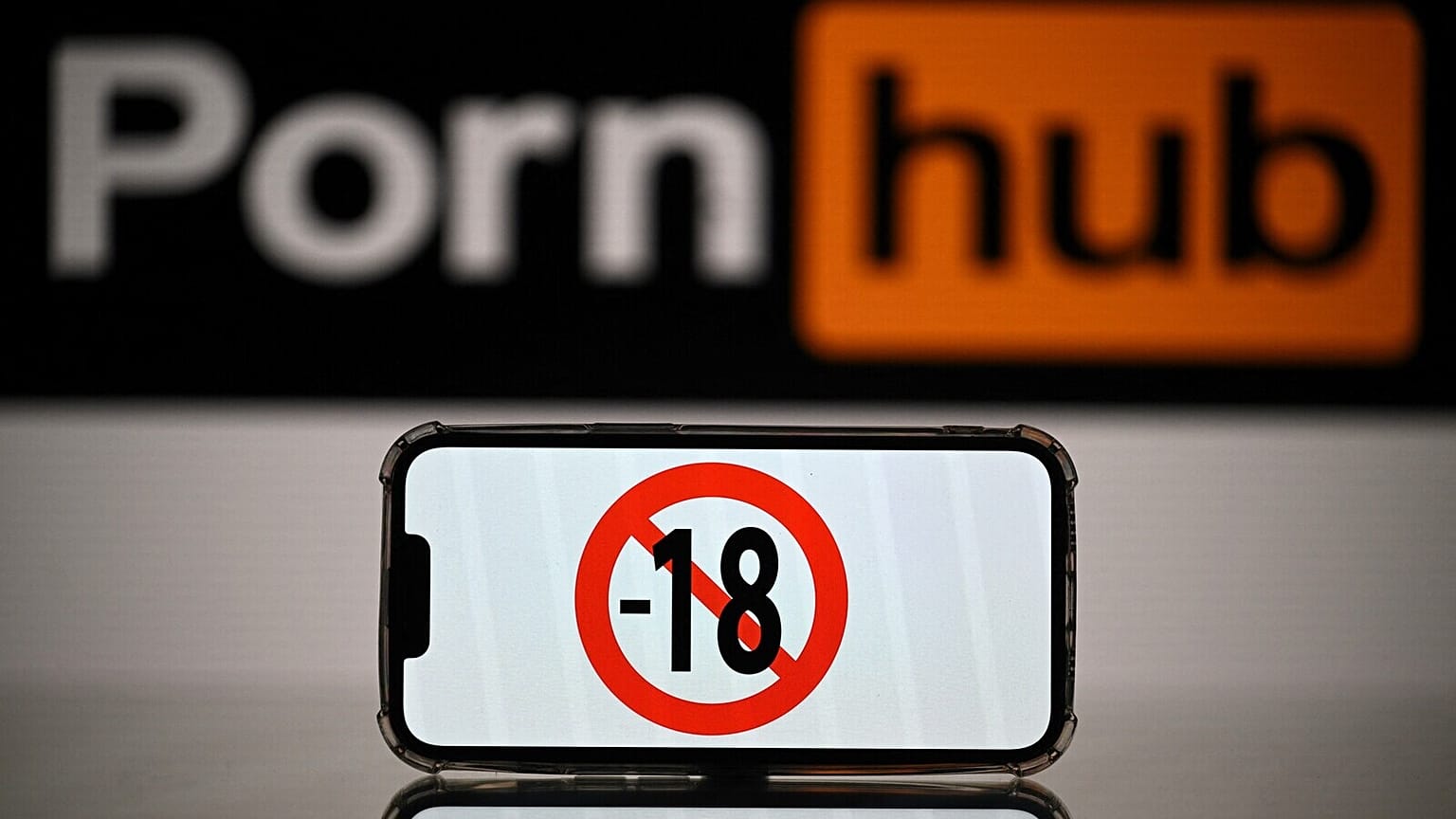 A kanadai tulajdonú Pornhub egyike annak a három pornóoldalnak, amelyet az EU digitális szolgáltatásokról szóló törvénye "nagyon nagy online platformnak" (VLOP) minősített.