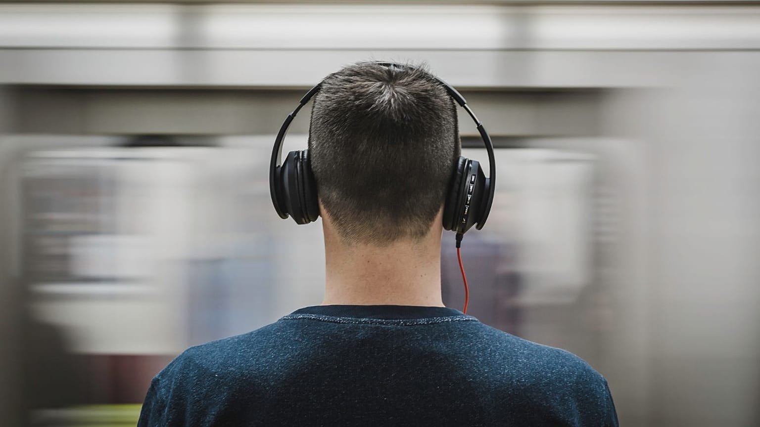 Deep learning technology could help you filter out unwanted background noises while keeping the ones you like. 