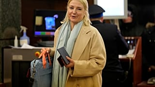 Екатерина Дунцова направляется в ЦИК, 20 декабря