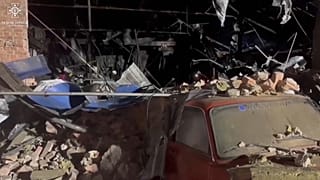 Imagen de un edificio en Kiev en ruinas tras un incendio causado por un ataque ruso, el 21 de diciembre de 2023.