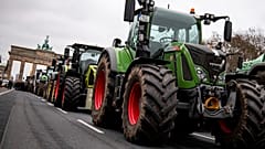 Les agriculteurs allemands manifestent avec leurs tracteurs contre les mesures d'austérité