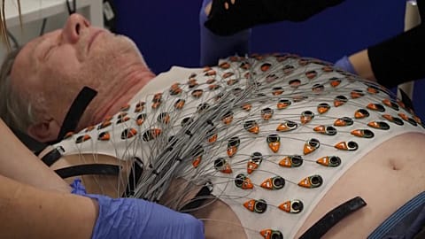 The ECGI vest uses 256 sensors to give doctors a large amount of electrical information in just 5 minutes.